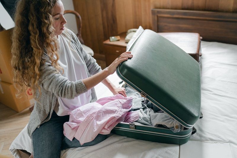 10 astuces pratiques pour gagner de la place dans sa valise | So Busy Girls
