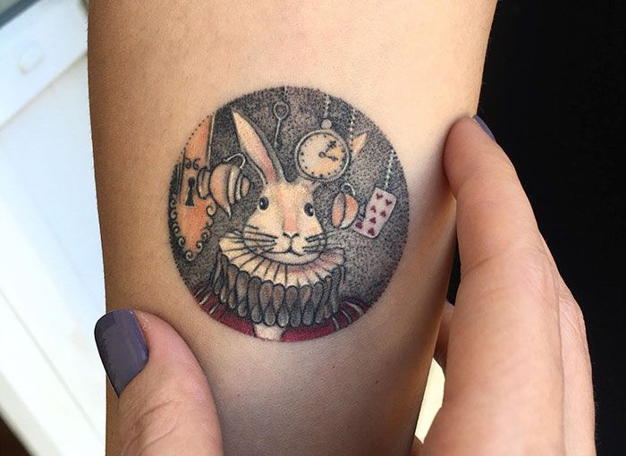 Cette artiste réalise de petits tatouages ronds magnifiques | So Busy Girls