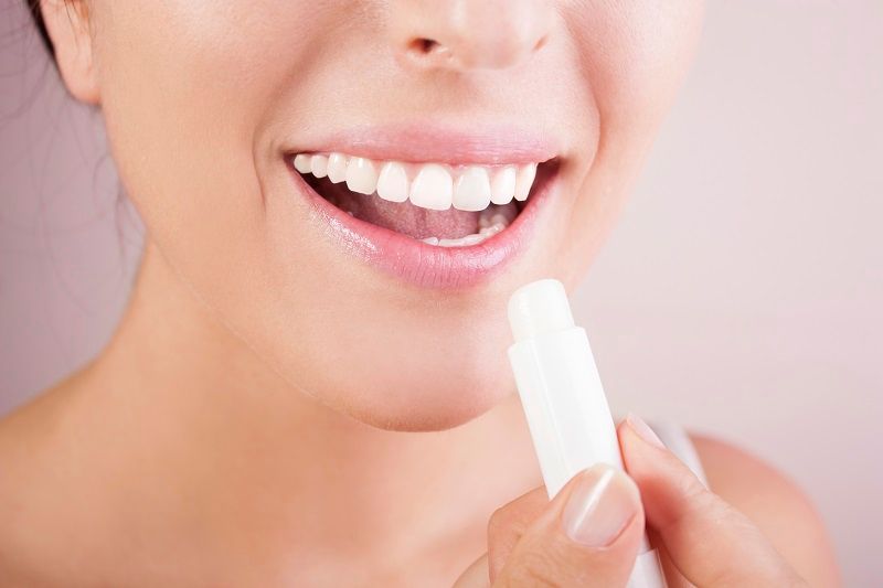 Pourquoi vous devriez arrêter de mettre du baume à lèvres | So Busy Girls