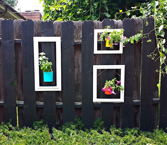 Des petits pots de fleurs dans des cadres | So Busy Girls
