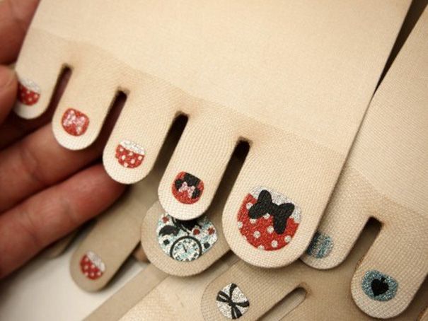 Les collants avec des orteils pré-vernis : oui oui, c'est la dernière tendance au Japon ! | So Busy Girls