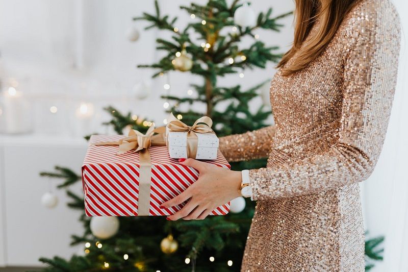 Comment économiser facilement sur ses tenues de fêtes | So Busy Girls