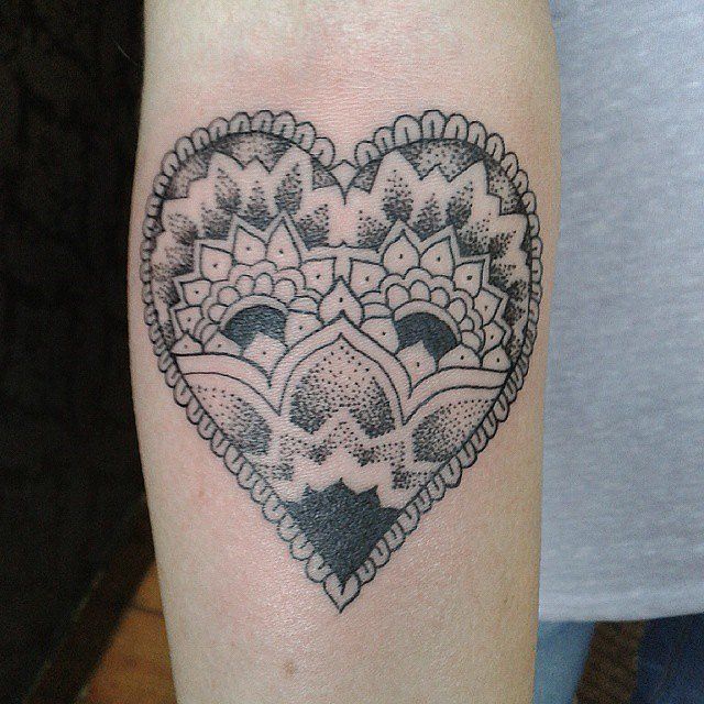 Un grand tatouage coeur sur le bras | So Busy Girls