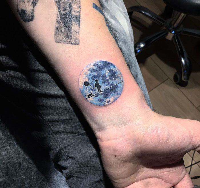 Cette artiste réalise de petits tatouages ronds magnifiques | So Busy Girls