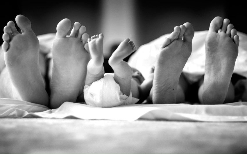 Voilà comment ces 20 couples ont choisi d'annoncer la naissance de leur bébé ! | So Busy Girls