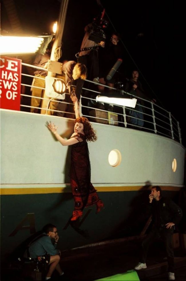10 photos inédites qui permettent de voir le film Titanic sous un nouvel angle | So Busy Girls