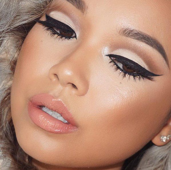 Un trait d'eyeliner épais et droit | So Busy Girls