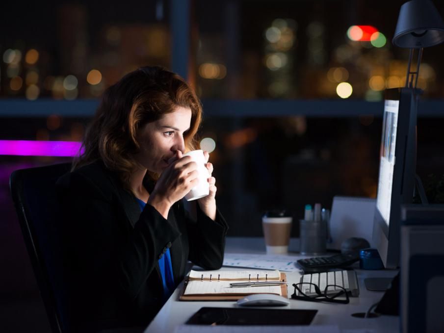 La lumière bleue émise par les écrans pourrait réduire considérablement l'espérance de vie | So Busy Girls