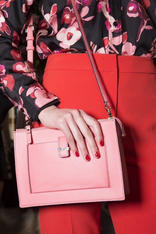 La teinte rouge est toujours aussi tendance | So Busy Girls