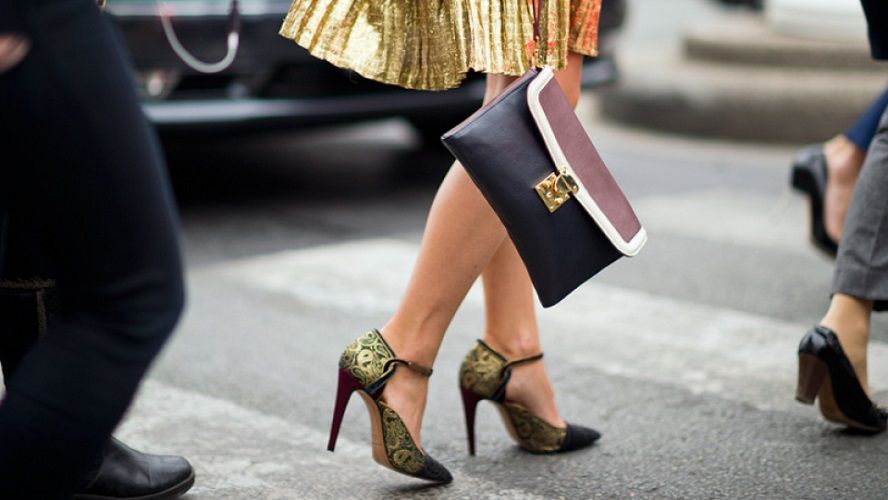 5 bonnes raisons de ne pas porter de talons même si on est petite | So Busy Girls