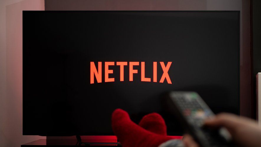 Netflix vient d'annoncer le lancement de son forfait Essentiel avec pub, et il coûtera beaucoup moins cher | So Busy Girls