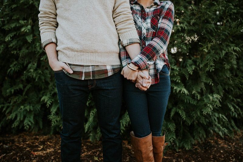 Cuffing Season : pourquoi on a tendance à plus se mettre en couple en automne | So Busy Girls