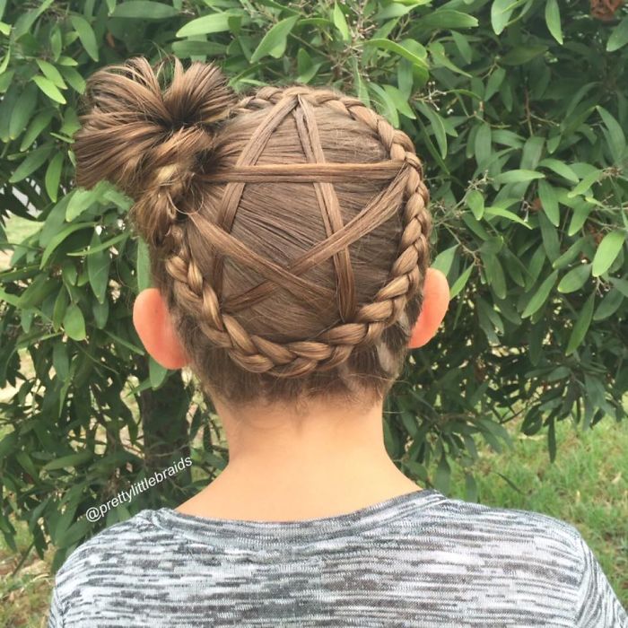 Cette maman fait des tresses impressionnantes et complexes à sa fille tous les matins avant d'aller à l'école | So Busy Girls