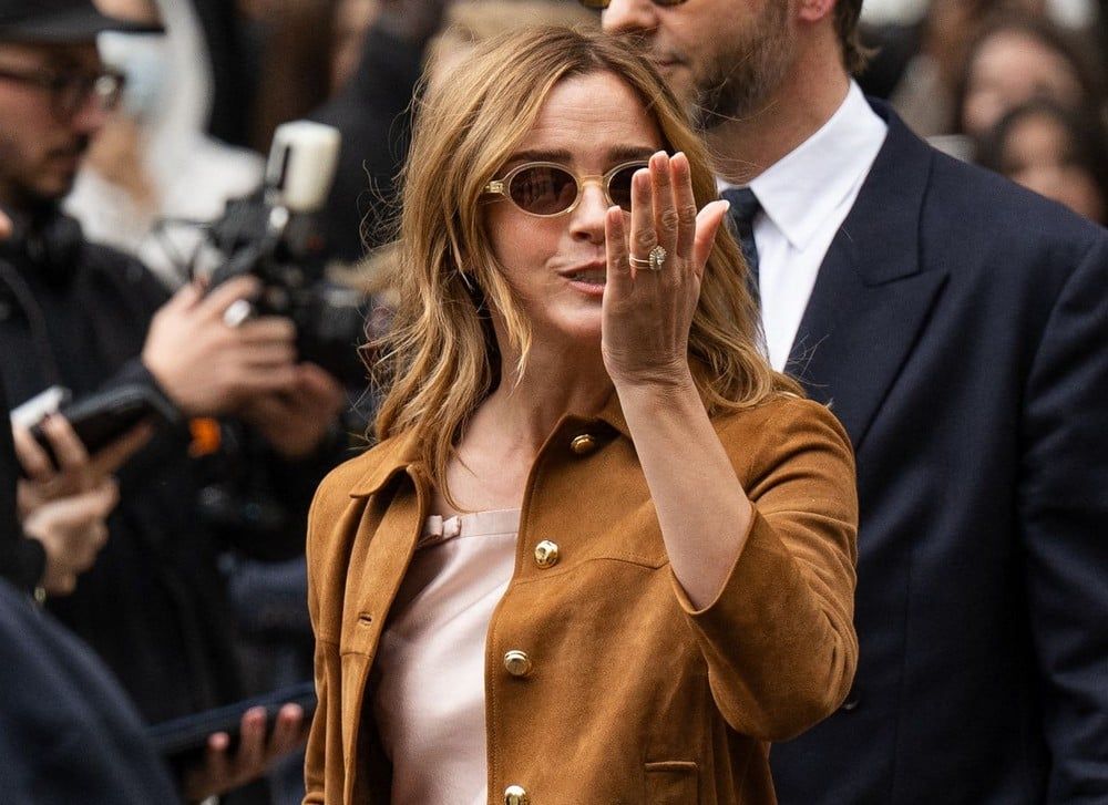 Rumeurs de fiançailles : Emma Watson explique la signification de sa bague