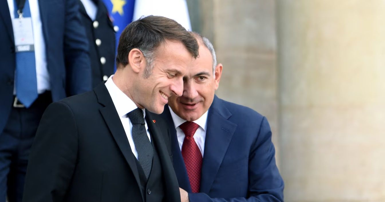 Pourquoi Emmanuel Macron a chanté La Bohème en Arménie : le détail qui donne tout son sens à la vidéo déjà virale