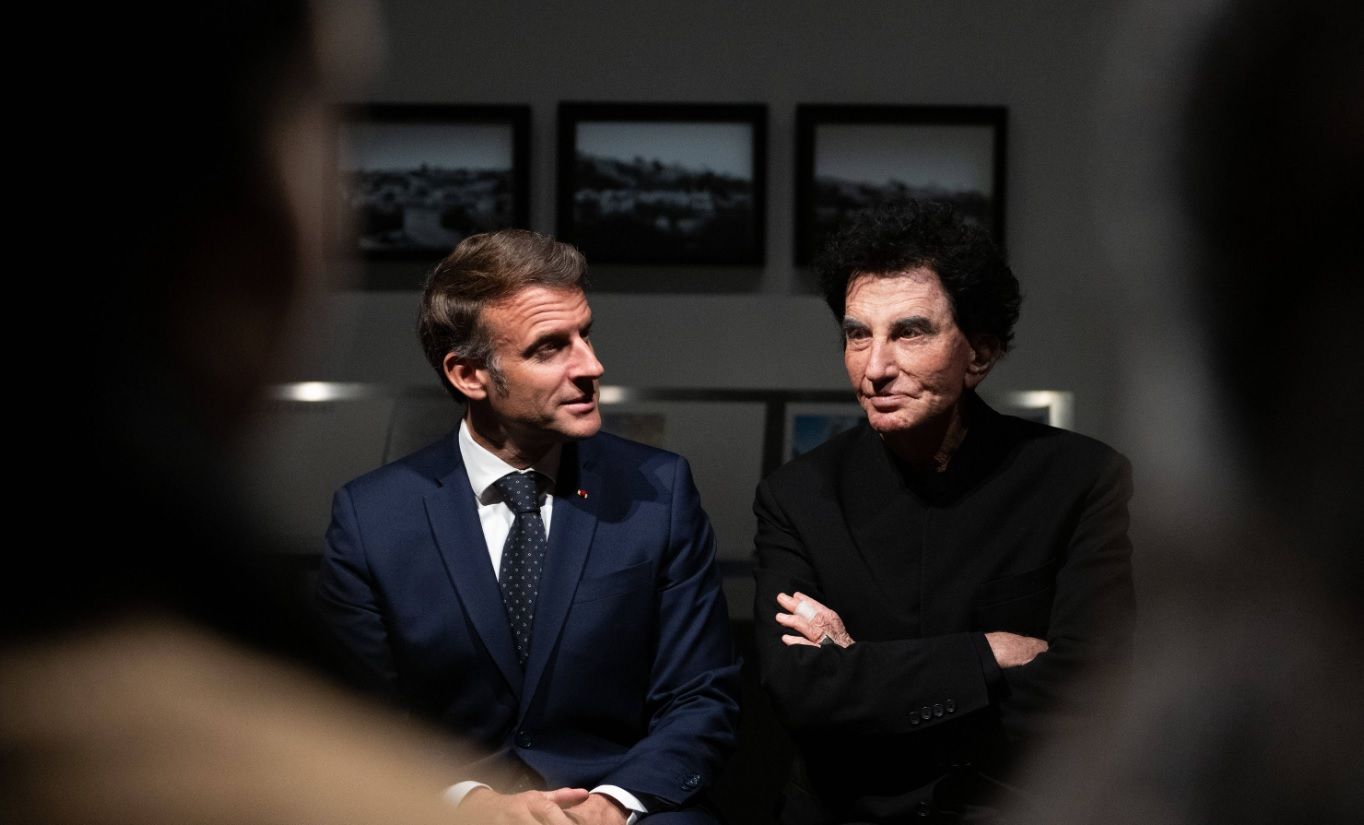 Pourquoi Macron a choisi de saluer Jack Lang malgré la polémique : ce détail qui faire toute la différence