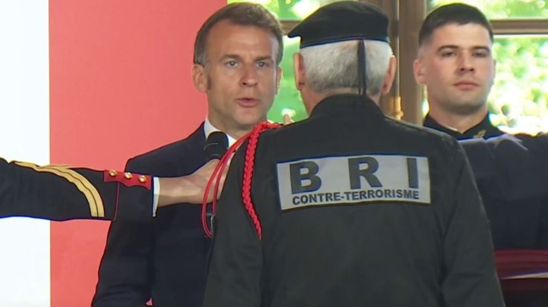 Beaucoup de policiers ont avanc&eacute; dans le Bataclan en pensant qu&rsquo;ils n&rsquo;en reviendraient pas : l&rsquo;hommage bouleversant d&rsquo;Emmanuel Macron aux h&eacute;ros du 13-Novembre