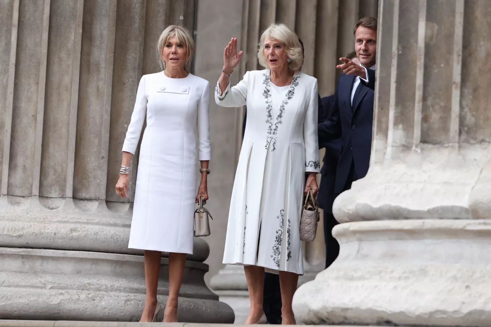 emmanuel-macron-reine-camilla-geste-tactile-londres-british-museum-.jpg