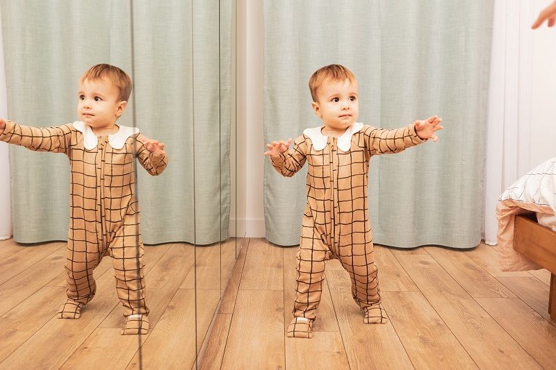 enfant-pyjama-chambre