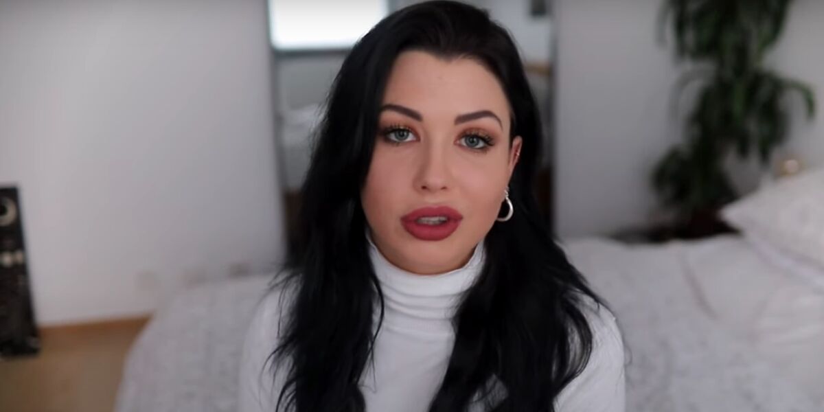 EnjoyPhoenix en larmes : la youtubeuse annonce sa faillite et bouleverse ses abonnés