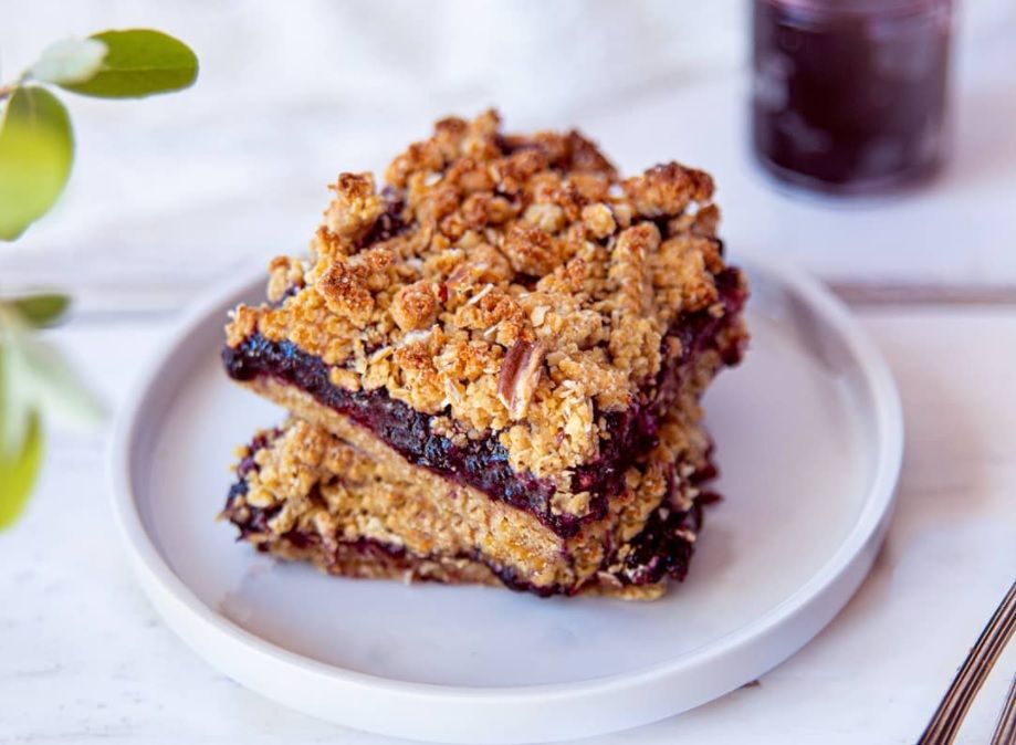 La recette des carrés framboise à l'amande façon crumble | So Busy Girls