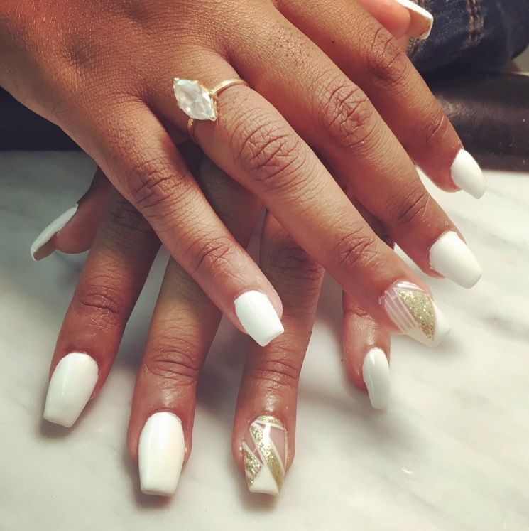Du doré en accent nail | So Busy Girls