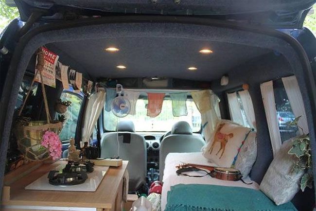 Cette jeune femme a transformé sa camionnette pour que ses rêves de voyage deviennent réalité | So Busy Girls