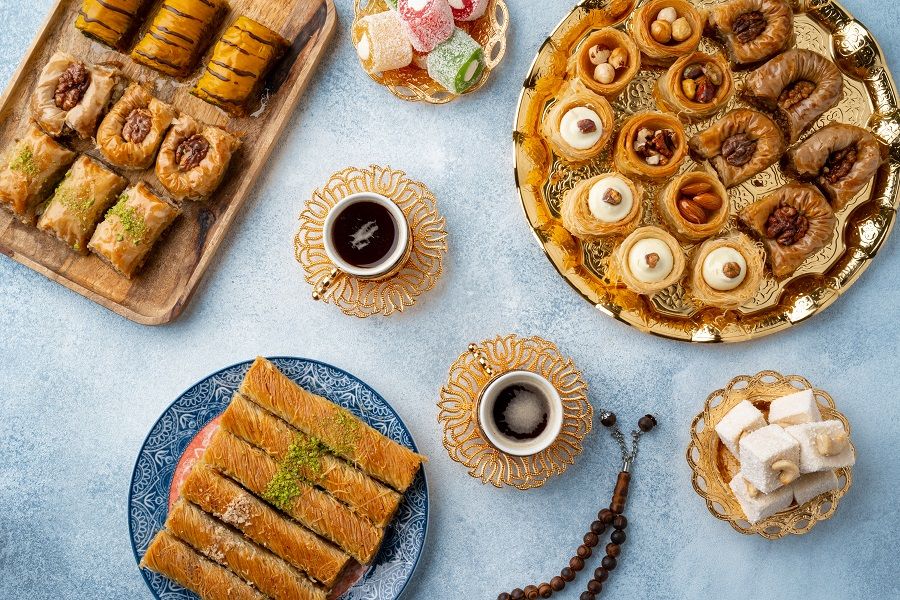 Dattes, amandes et miel : Les trésors gourmands de la pâtisserie orientale | So Busy Girls