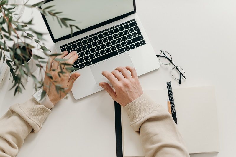 Votre façon de taper et cliquer sur votre ordinateur est très révélateur de votre niveau de stress | So Busy Girls