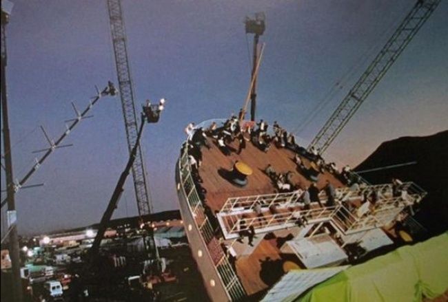 10 photos inédites qui permettent de voir le film Titanic sous un nouvel angle | So Busy Girls