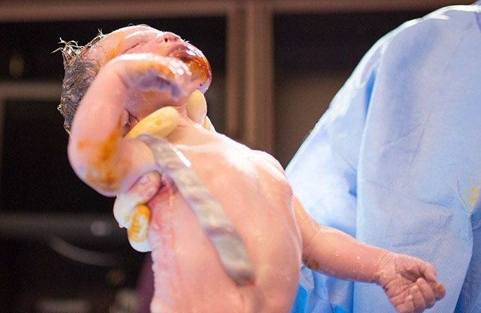 Cette maman photographie son propre accouchement : le résultat est vraiment magnifique | So Busy Girls