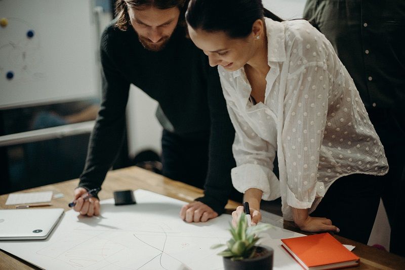 Voici combien de minutes seraient nécessaires pour réussir à cerner quelqu'un | So Busy Girls