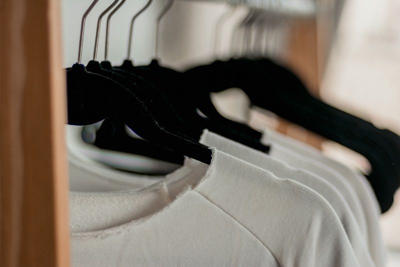 9 solutions naturelles pour nettoyer des vêtements blancs | So Busy Girls