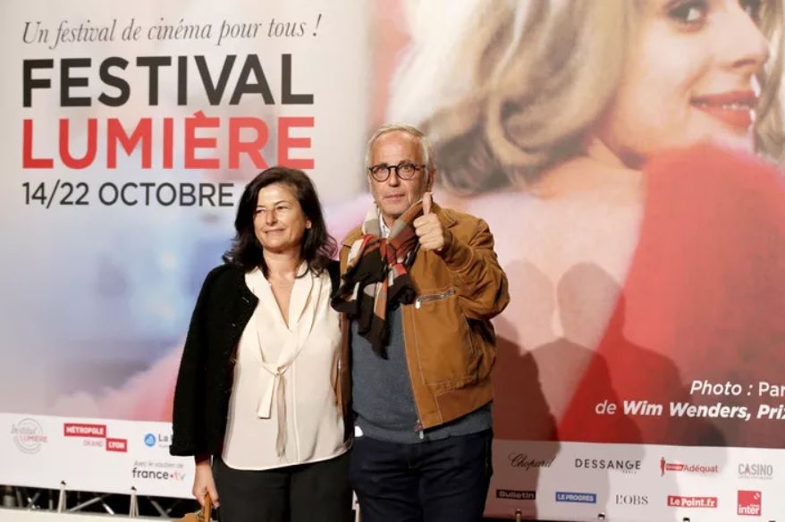 Fabrice Luchini amoureux : les rares apparitions du comédien et de sa compagne Emmanuelle de 20 ans sa cadette
