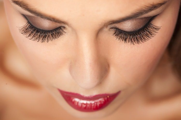 faux-cils-femme