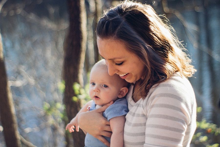 Maman solo avec un enfant en bas-âge : 10 astuces d'organisation pour ne pas courir partout (et garder un peu de temps pour soi) | So Busy Girls