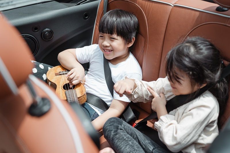 Comment lui donner l'habitude de s'attacher en voiture ? | So Busy Girls