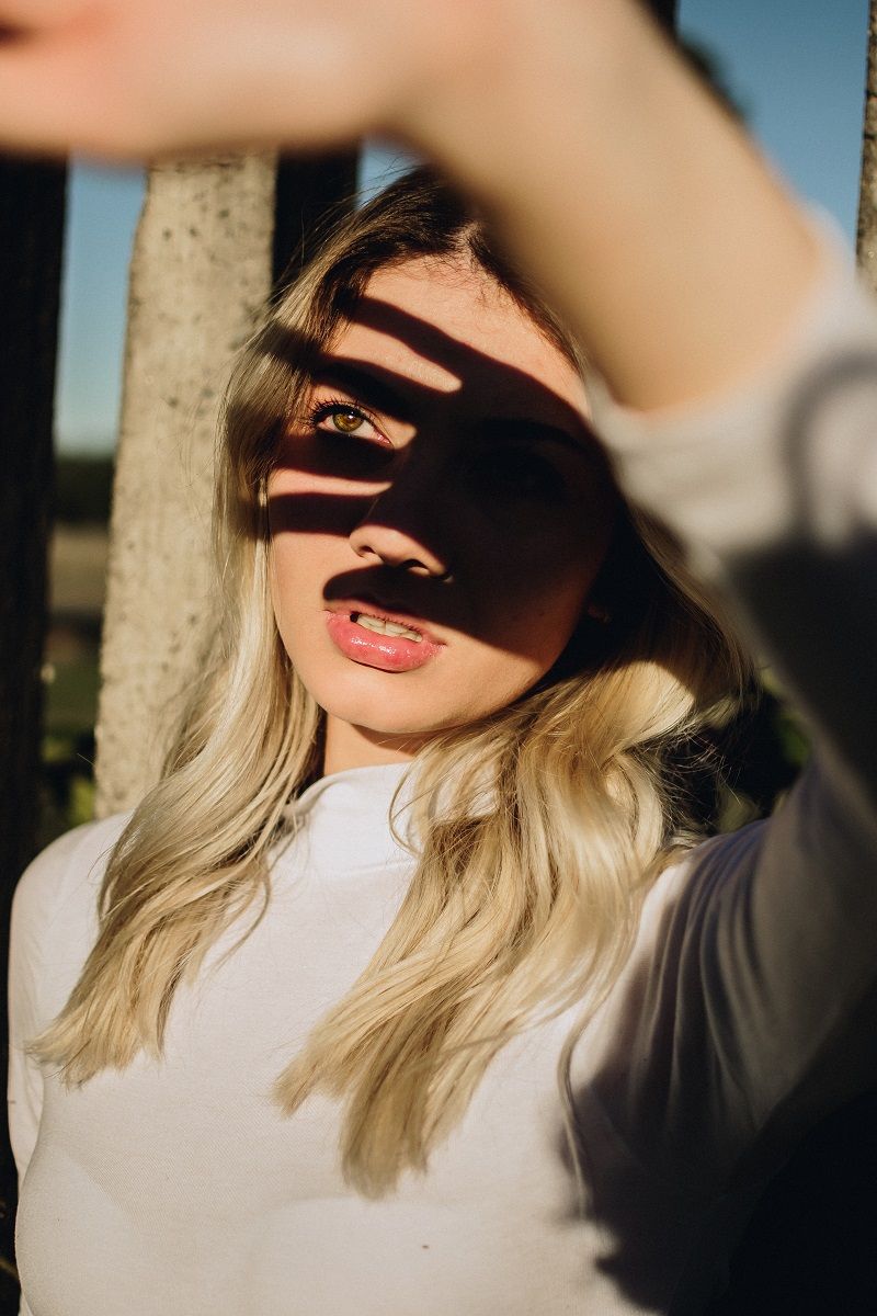 femme-a-l-ombre