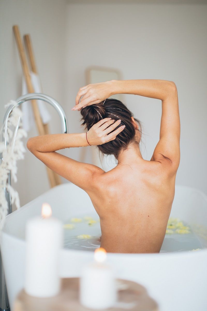 femme-baignoire-bain-chaud_1