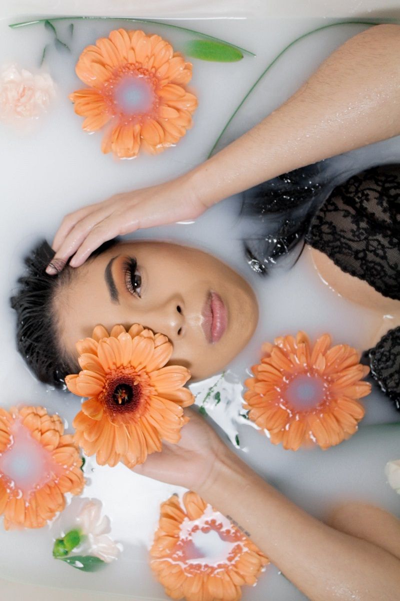femme-bain-lait-anesse