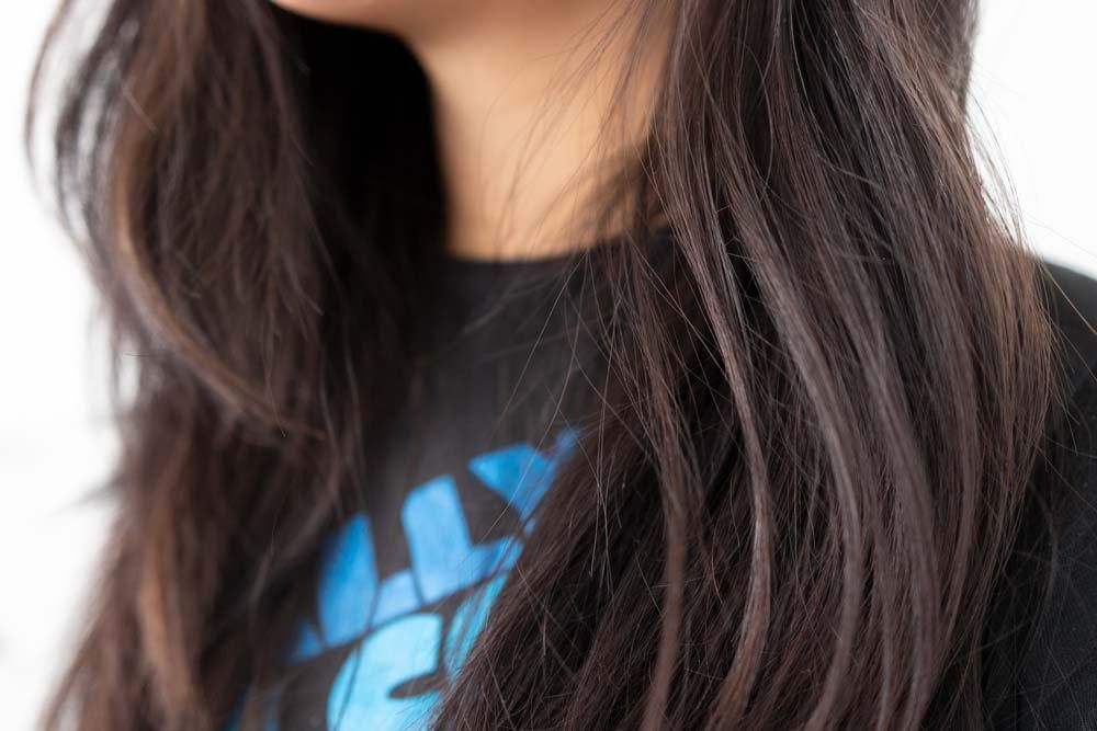 femme-cheveux-bruns
