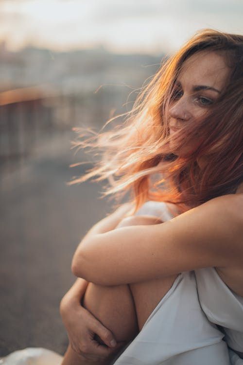 femme-cheveux-vent