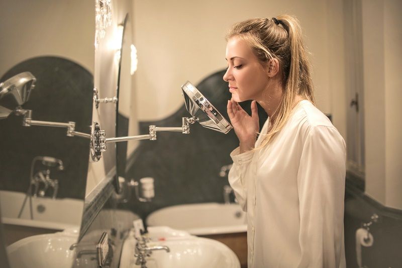 Qu'est-ce qui peut donner des boutons ?