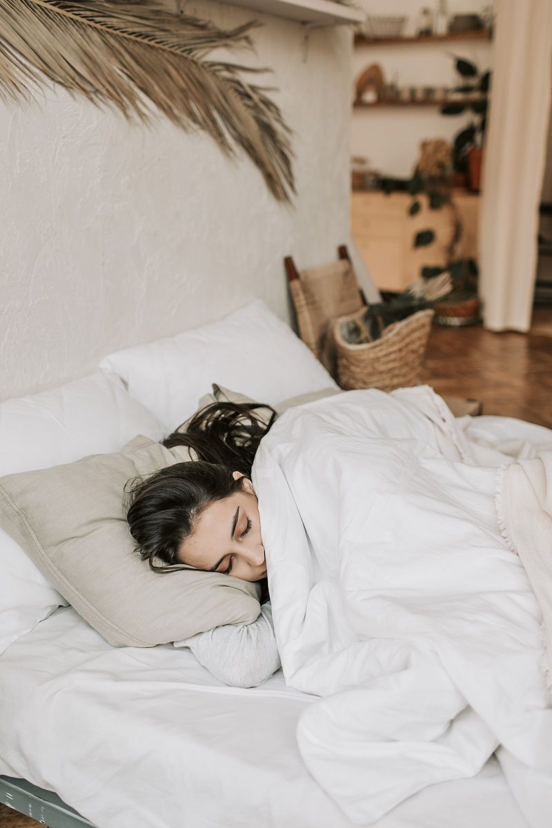 femme-endormie-lit