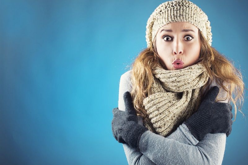 Pourquoi les femmes sont plus frileuses que les hommes ?