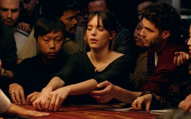 femme-jeux-cartes
