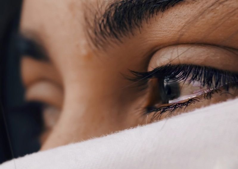 Pourquoi on pleure ou on a les larmes aux yeux quand on est en colère ?