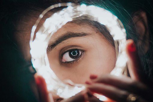 femme-miroir-oeil