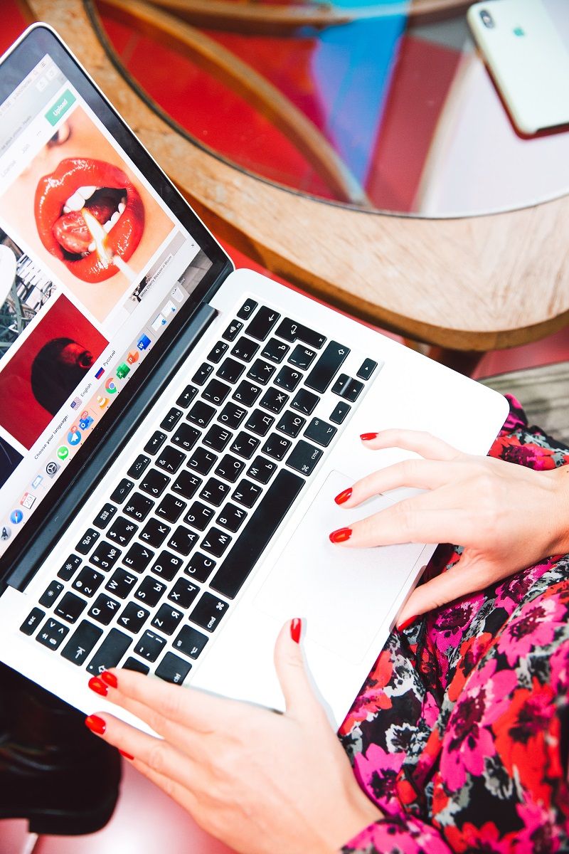 femme-ordinateur-portable