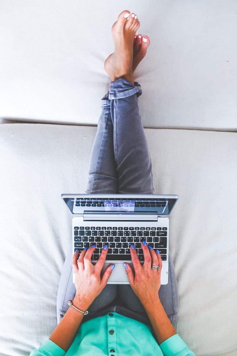 femme-ordinateur-portable